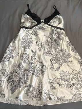 Silky Floral Lace Trim Chemise - Black & White
